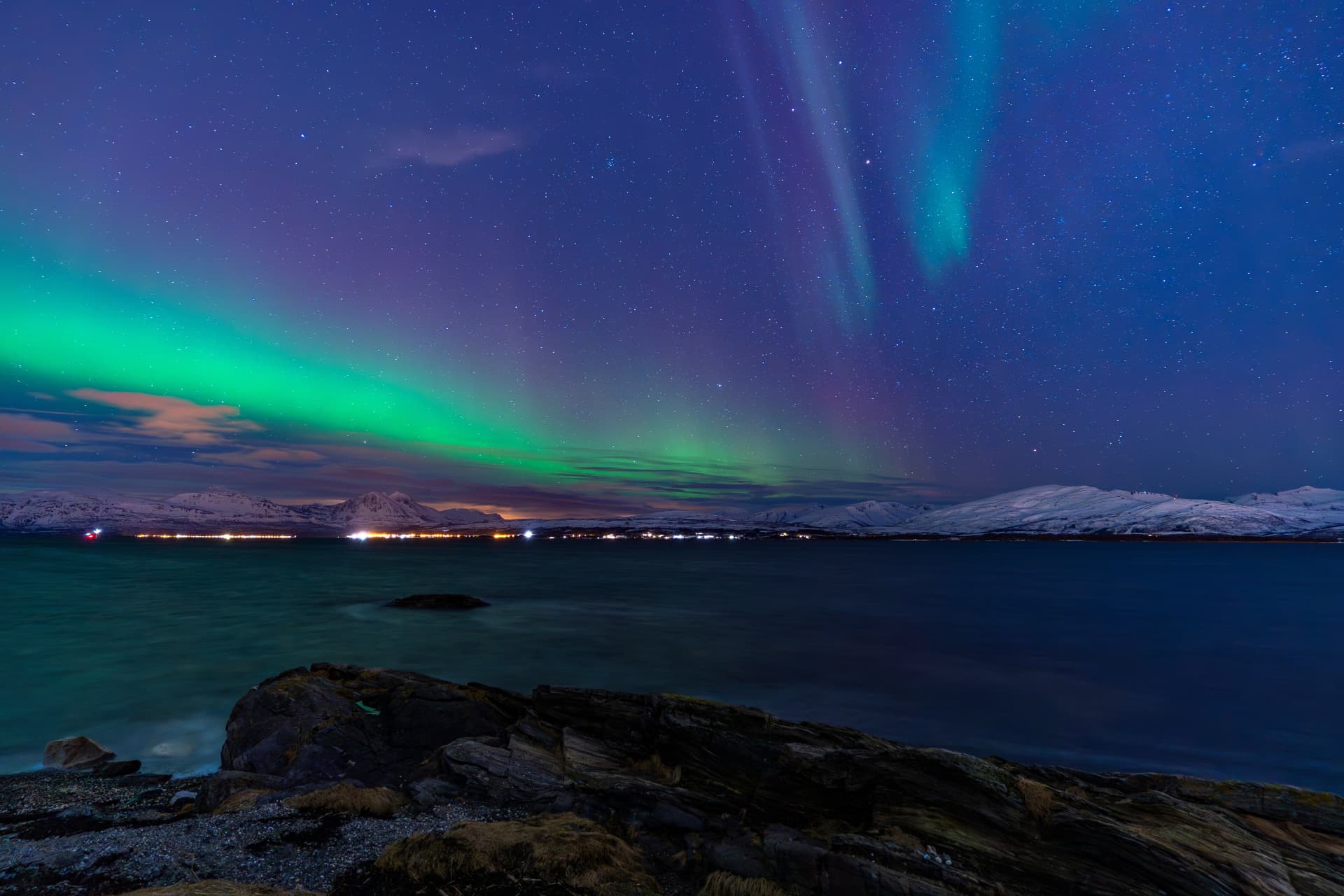 Northern Lights above Telegrafbukta and the mountains outside Tromsø